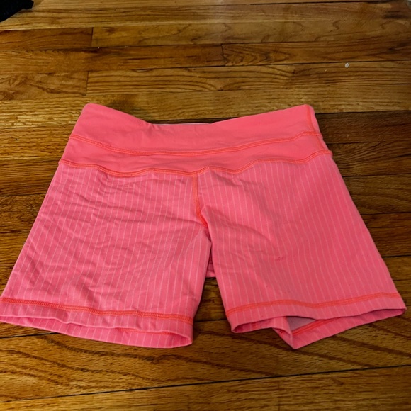 Lululemon groove biker running/yoga/fitness short.. EUC - Picture 3 of 9
